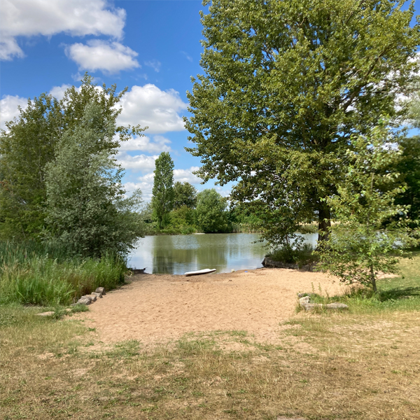 Sandstrand am Badeweiher Binzwangen Colmberg