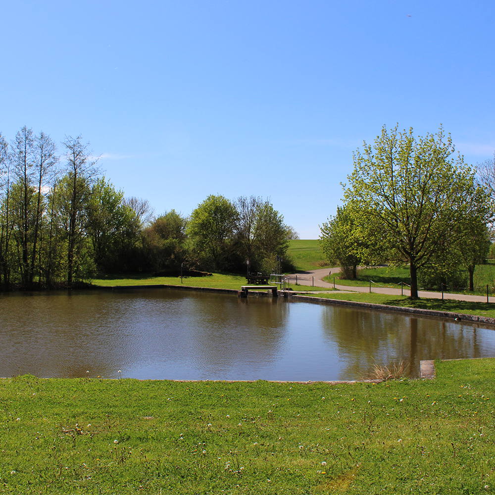 Blick über den Badeweiher Colmberg 