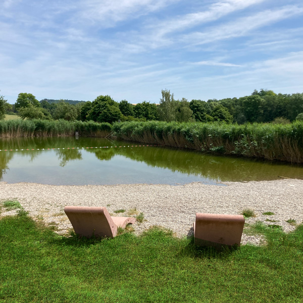 Badeweiher Diebach: Bequeme Rastmöglichkeiten