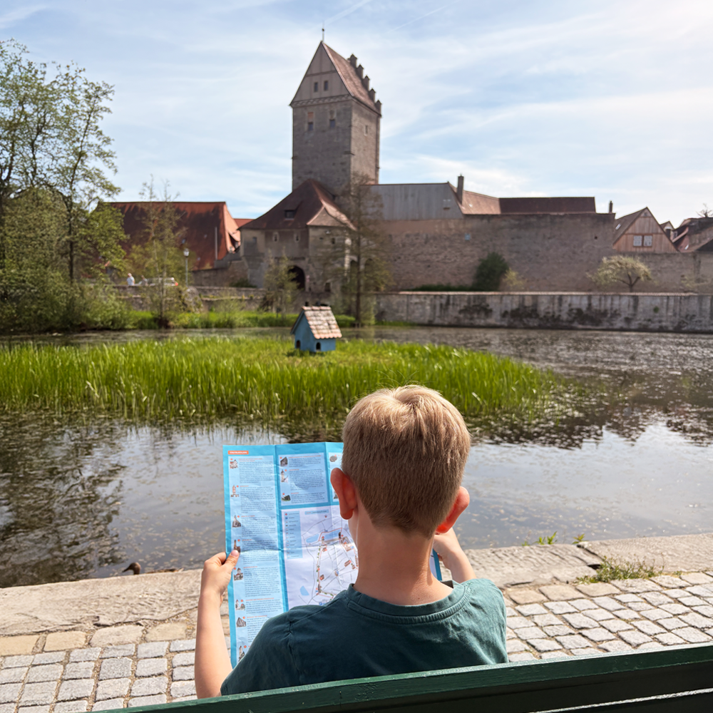 Am Rothenburger Weiher mit dem Kinderstadtf&uuml;hrers von Dinkelsb&uuml;hl