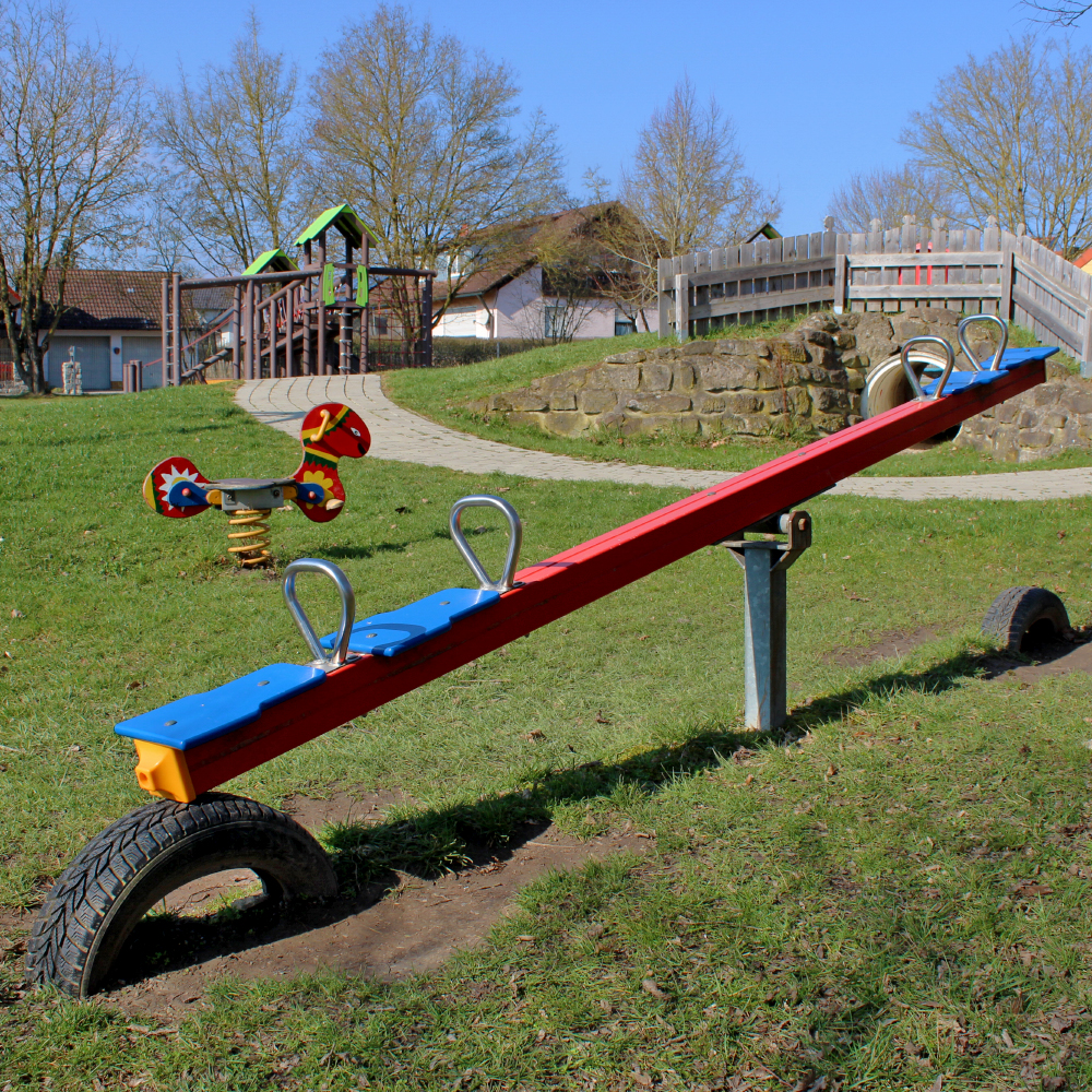 Die Wippe am Spielplatz in der Eichenstraße in Geslau