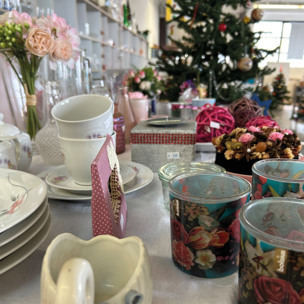 Geschirr im Gebrauchtwarenmarkt Arche Aktiv in Rothenburg