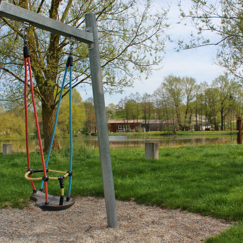 Kleinkinderschaukel am Spielplatz Mohrenhof in Lauterbach bei Geslau