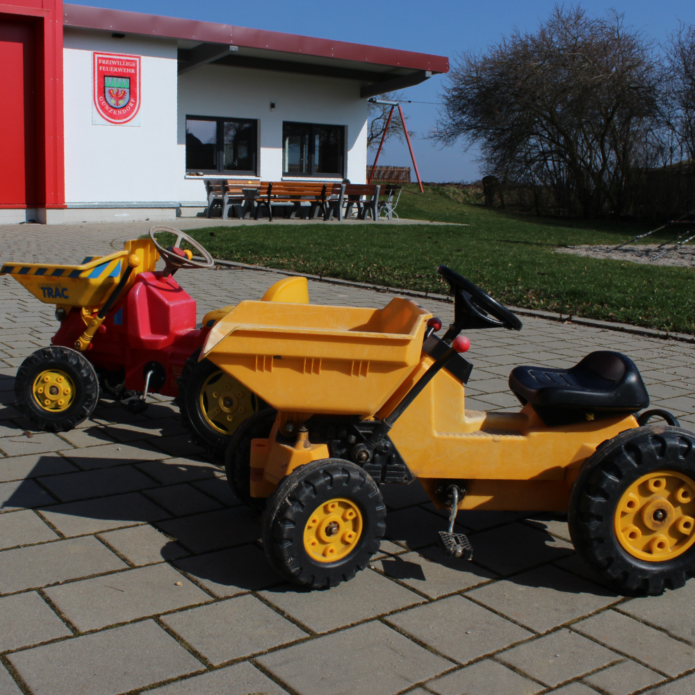 Fahrzeuge am Spielplatz Gunzendorf bei Geslau