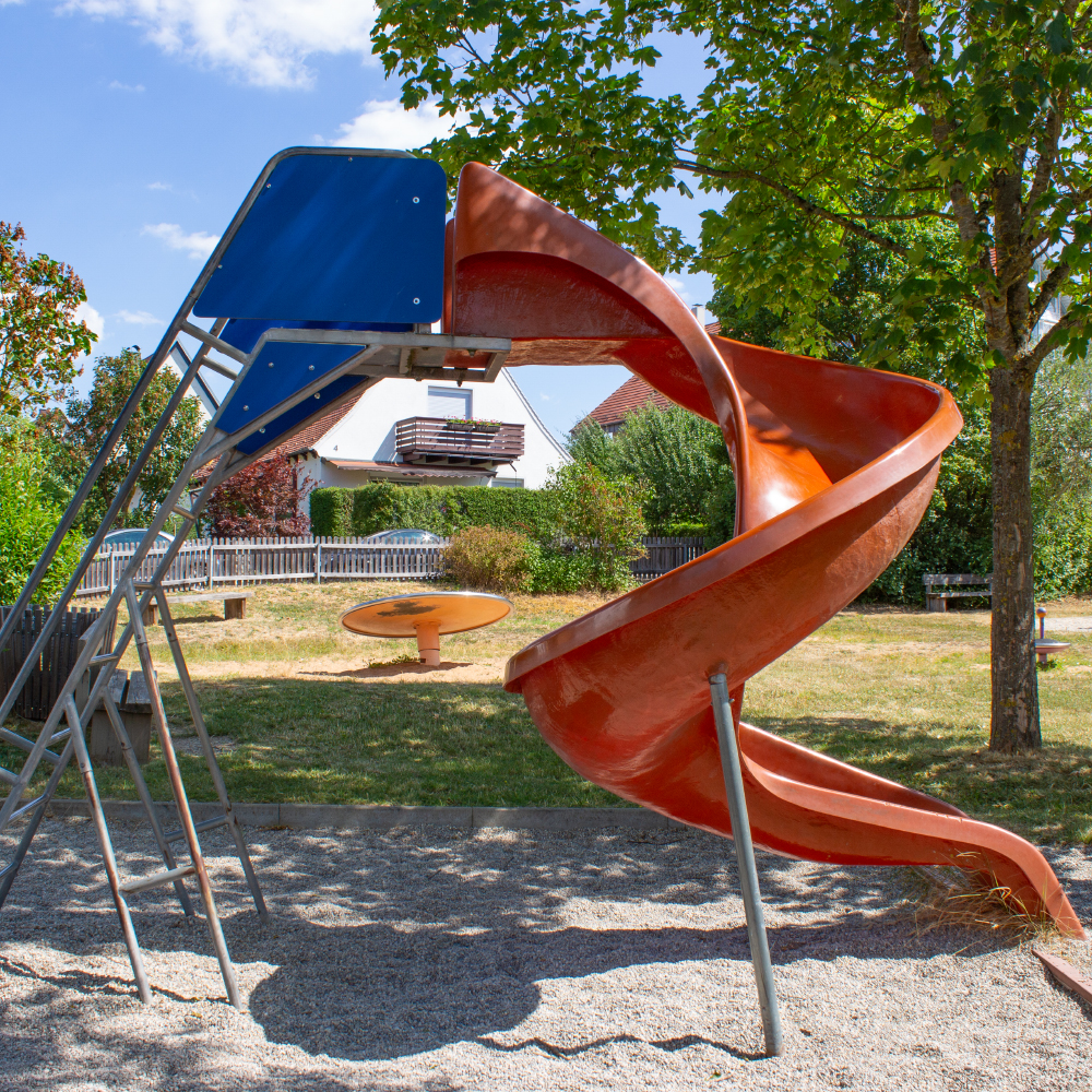Spielplatz Hans-Sachs-Straße Rothenburg: Die Rutsche