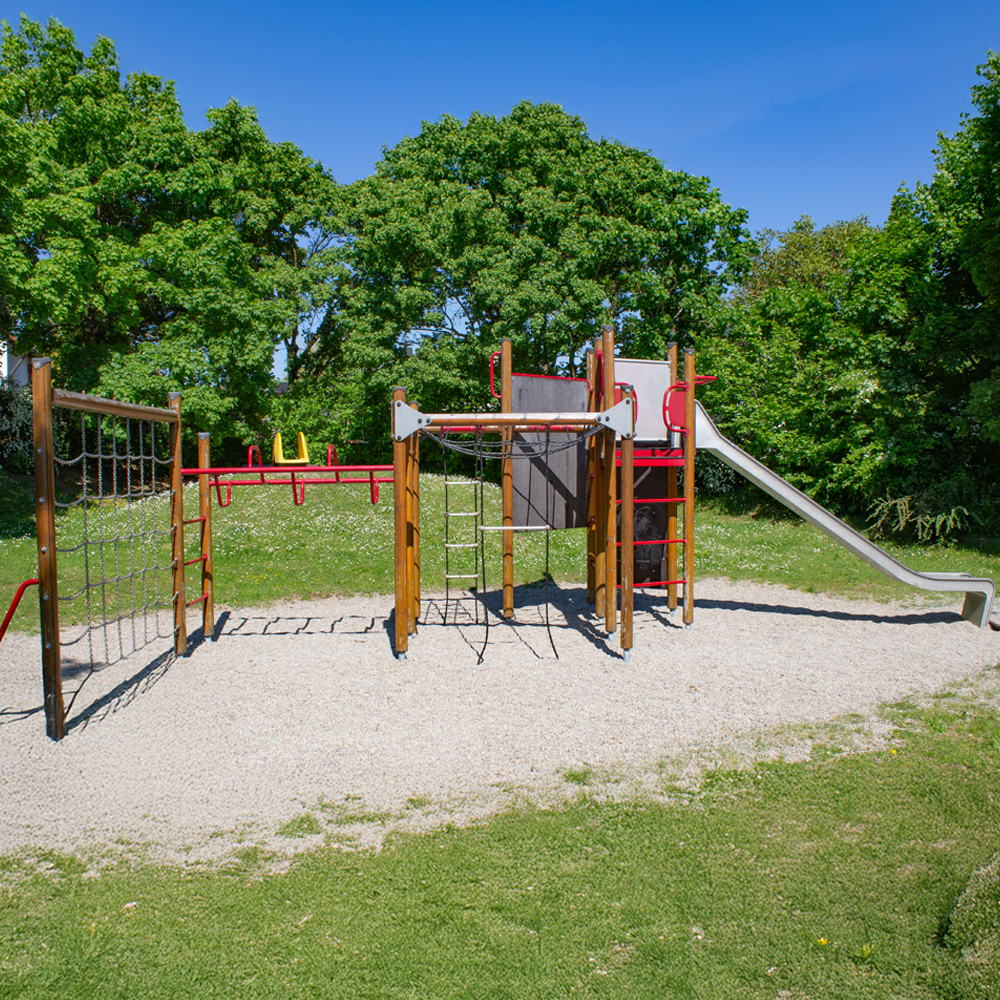 Kletterturm am Spielplatz Hesselbergstraße in Feuchtwangen