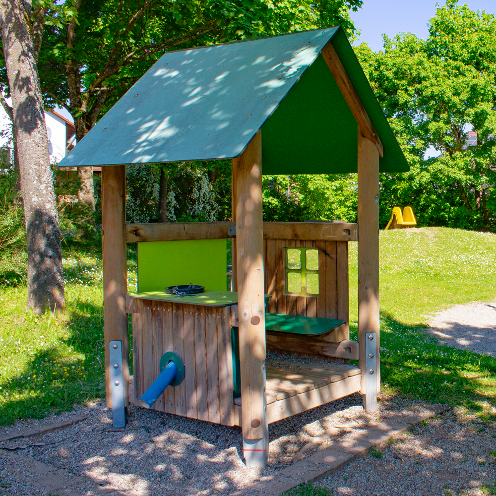 Spielhaus auf dem Spielplatz Hesselbergstraße in Feuchtwangen