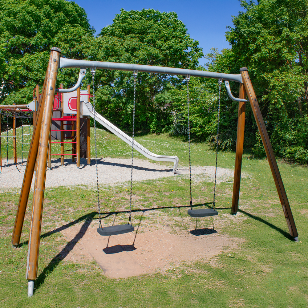 Schaukel auf dem Spielplatz Hesselbergstraße in Feuchtwangen