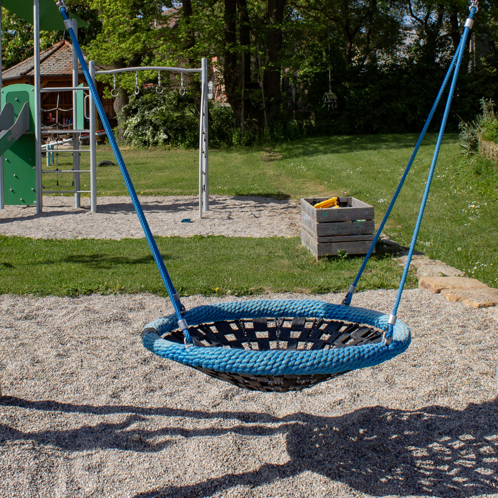 Nestschaukel am Spielplatz in Hornau bei Windelsbach