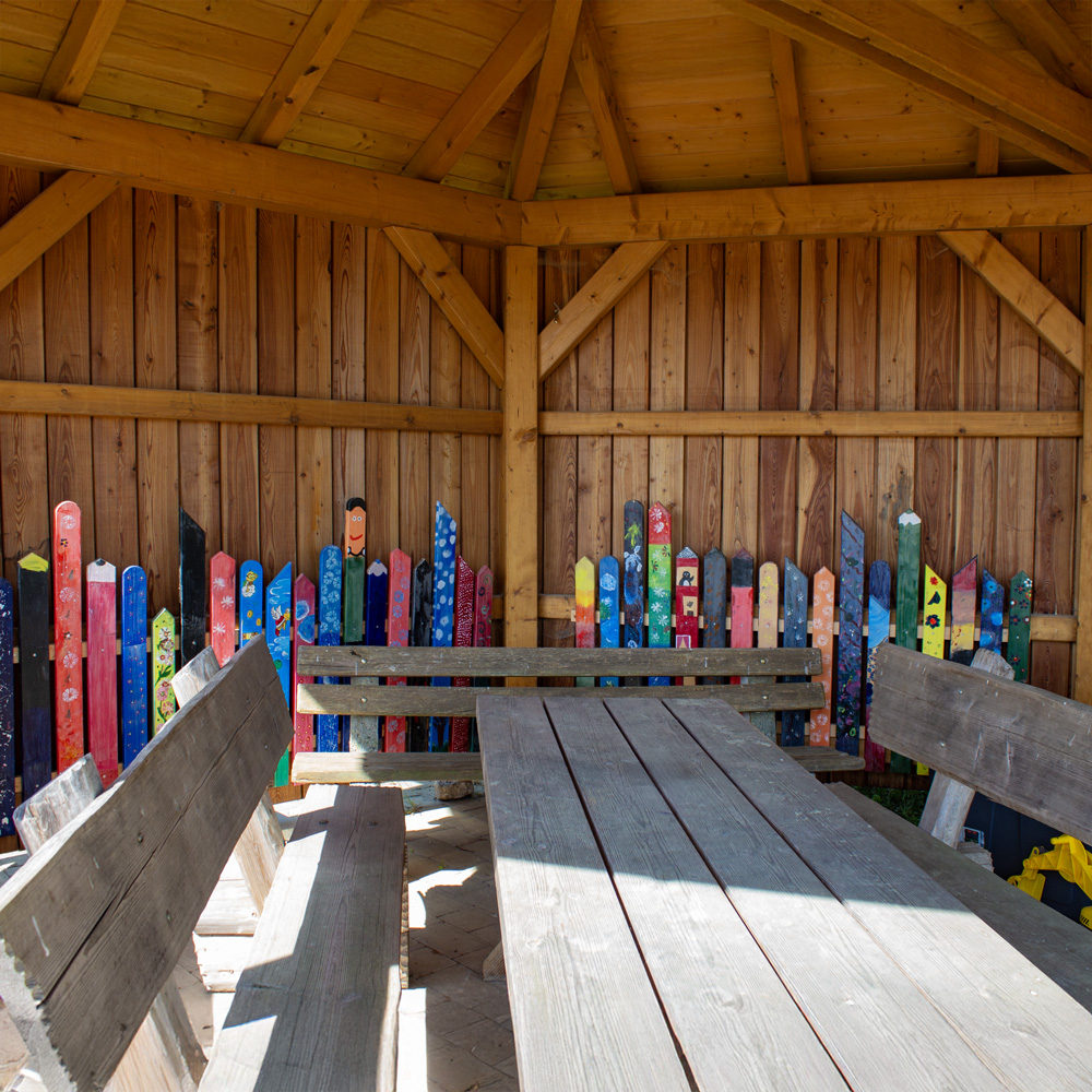 Sitzhütte auf dem Spielplatz in Hornau bei Windelsbach