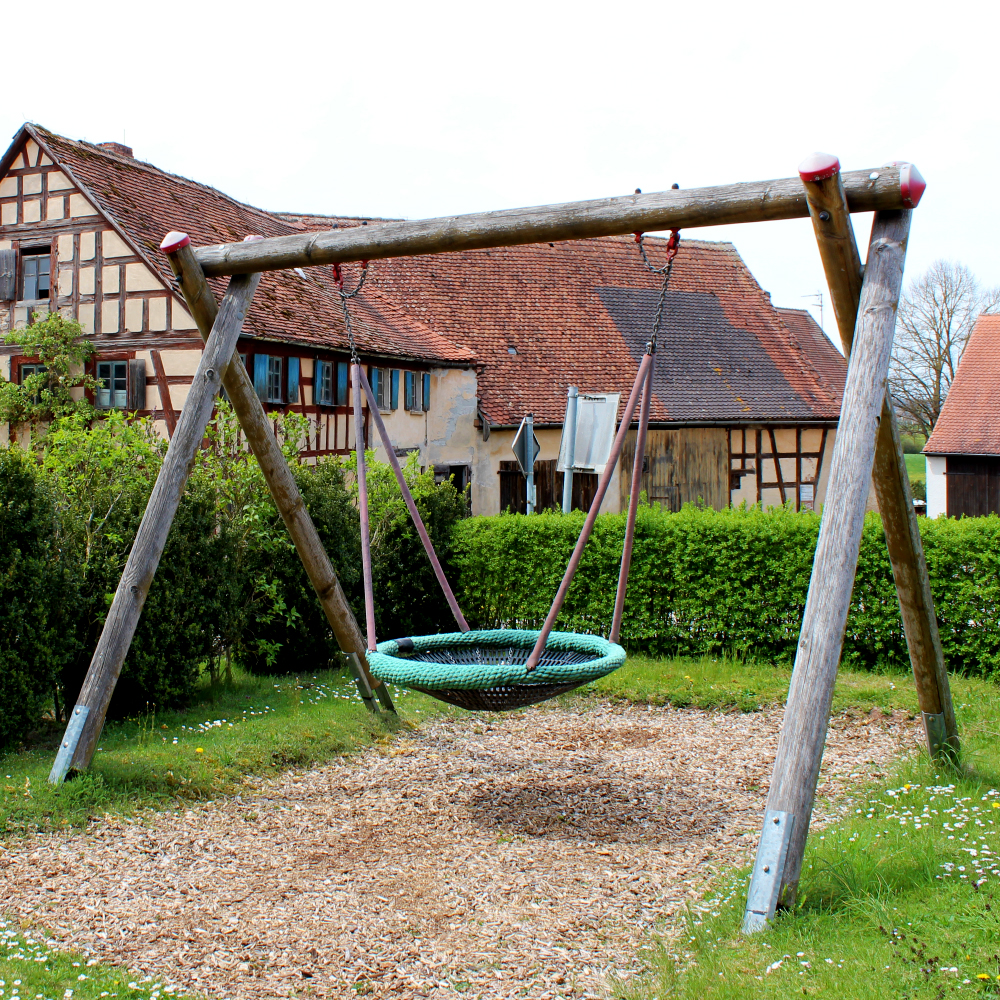 Nestschaukel am Spielplatz Hürbel bei Geslau