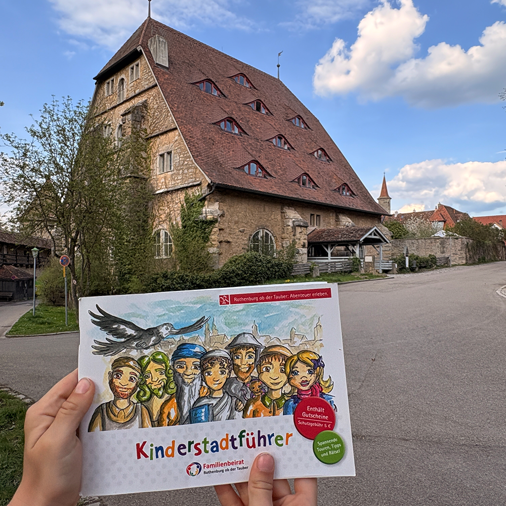 Mit dem Kinderstadtf&uuml;hrer in Rothenburg vor der Ro&szlig;m&uuml;hle