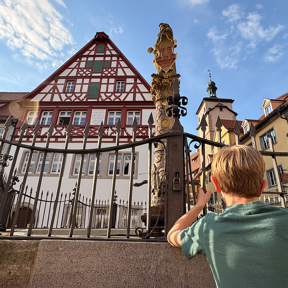 Auf der Brunnenroute des Kinderstadtf&uuml;hrers von Rothenburg ob der Tauber