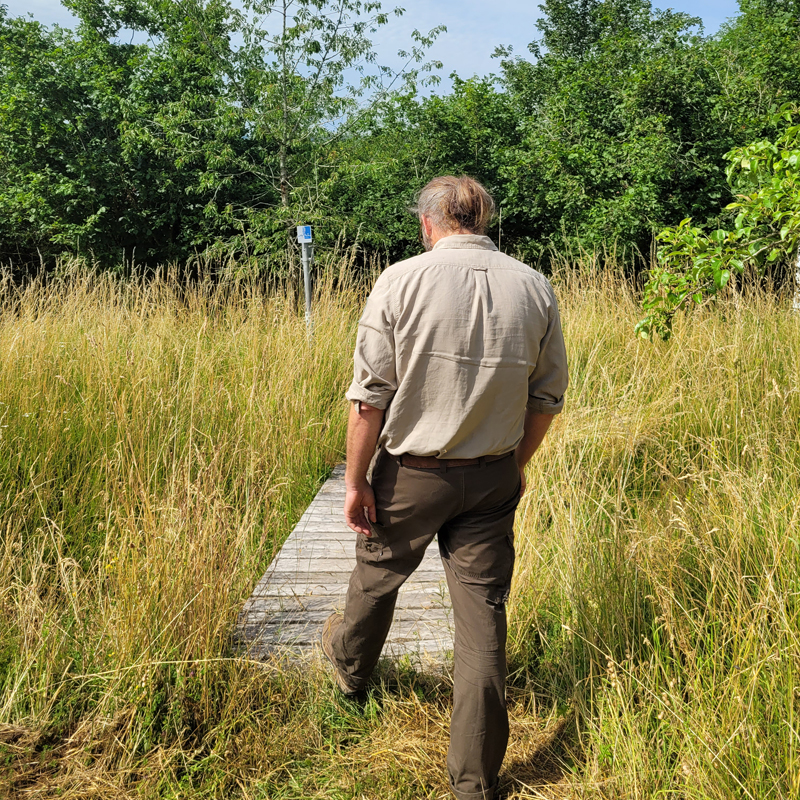 Wolfgang Klenk auf dem Weg zur Streuobstwiese