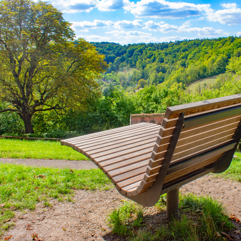 Spielplatz Neue Burg, Rothenburg: Holzliege