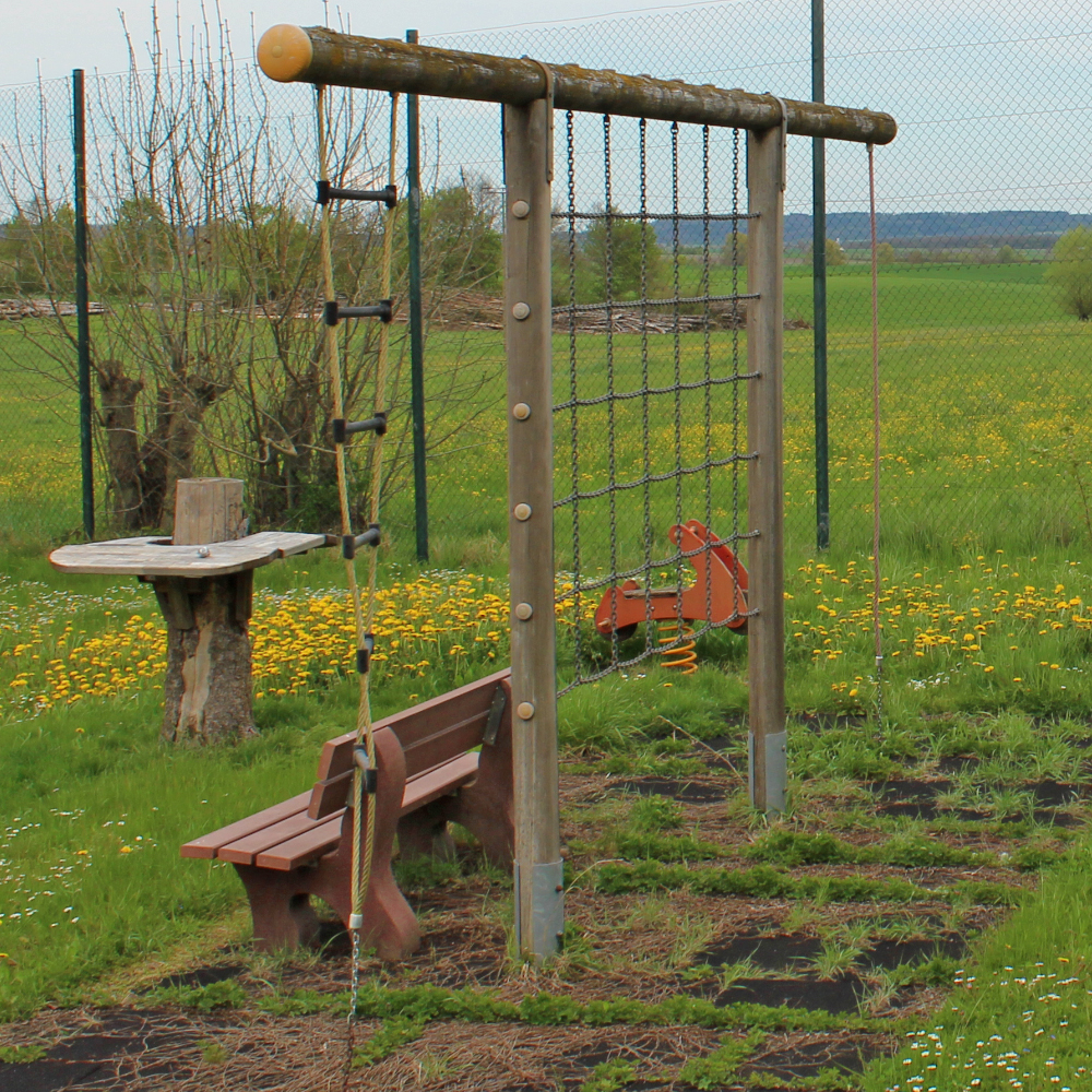 Klettergerüst am Spielplatz Oberndorf bei Geslau