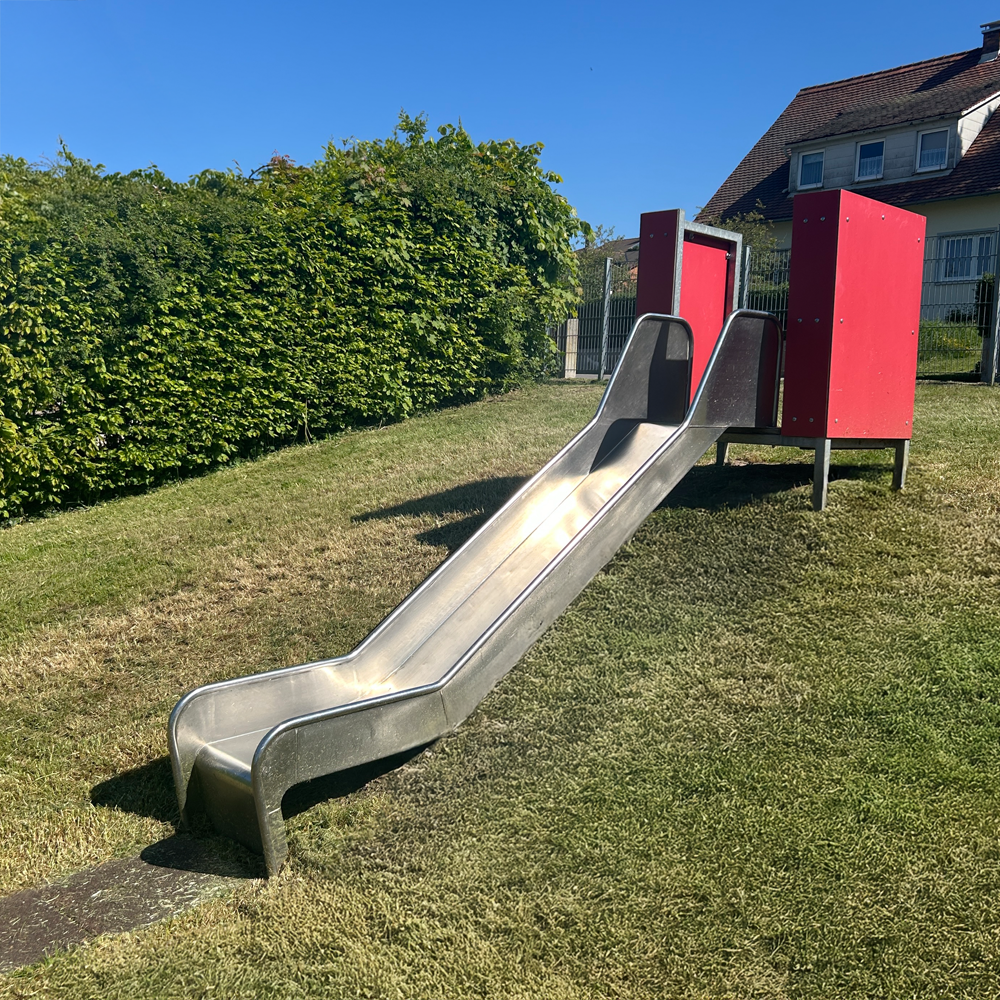 Rutsche am Spielplatz Posenerstraße in Feuchtwangen