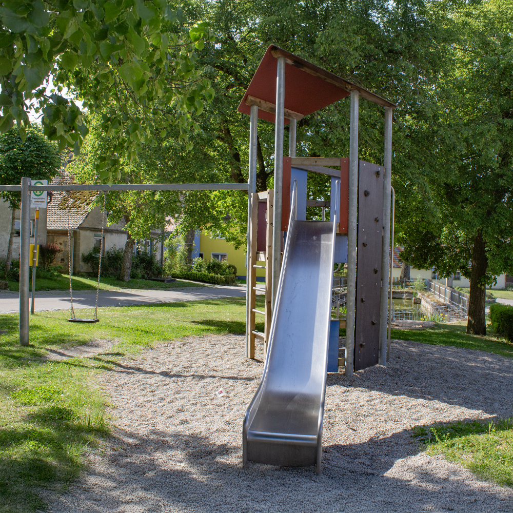 Rutsche am Spielplatz in Preuntsfelden bei Windelsbach