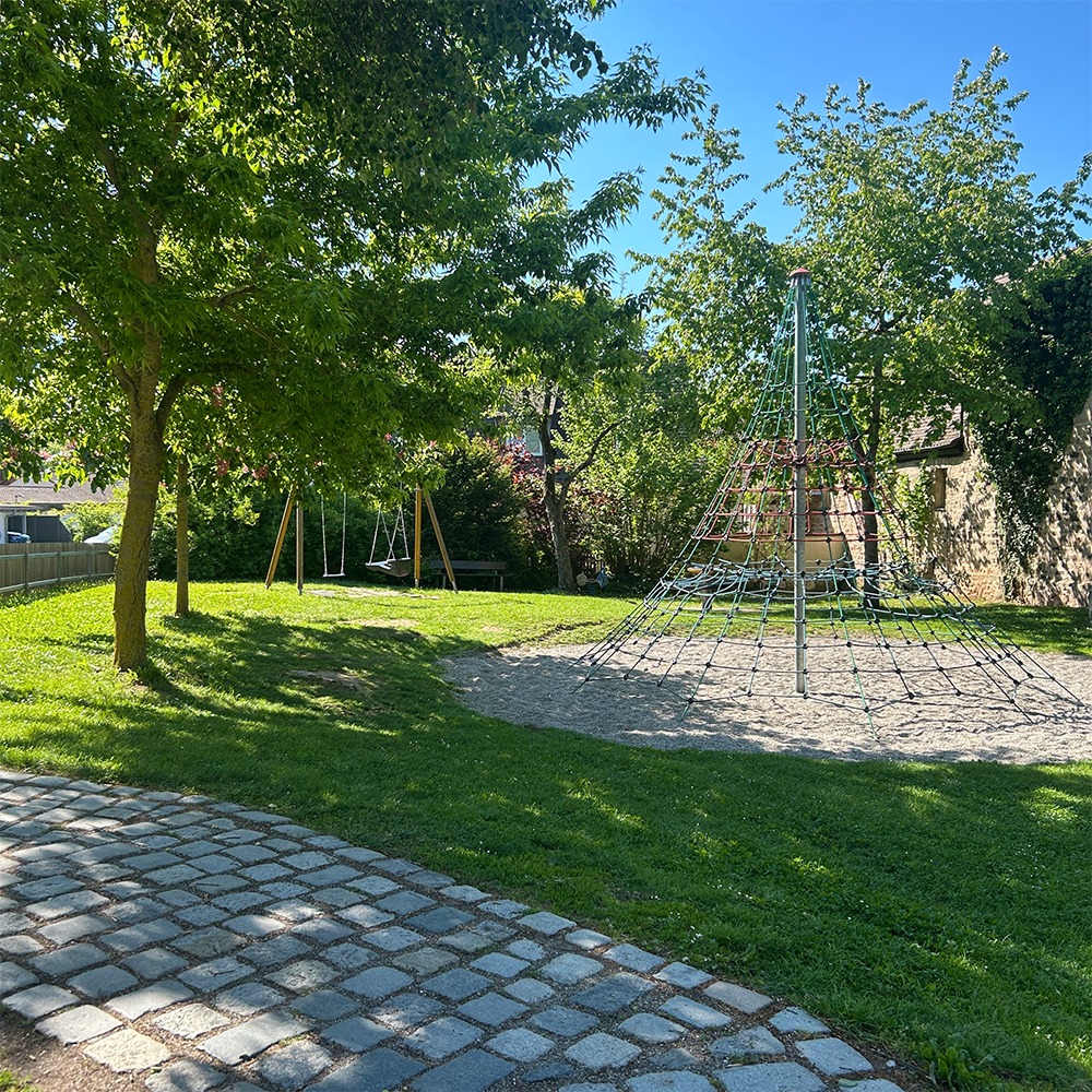 Übersicht über Spielplatz Ringstraße Ost in Feuchtwangen