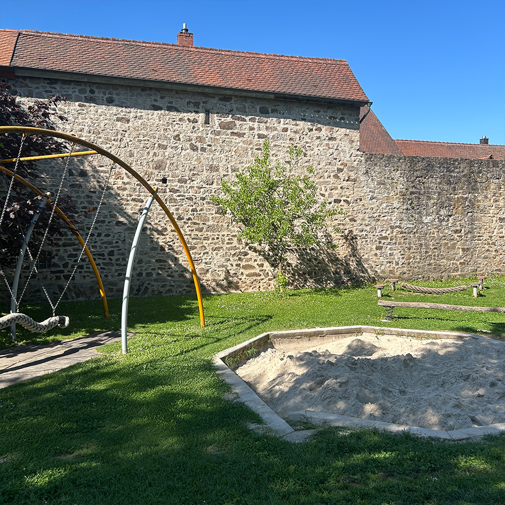 Sandkasten auf dem Spielplatz Ringstraße Ost in Feuchtwangen