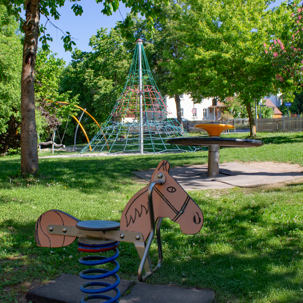 Federwippe auf dem Spielplatz Ringstraße Ost in Feuchtwangen
