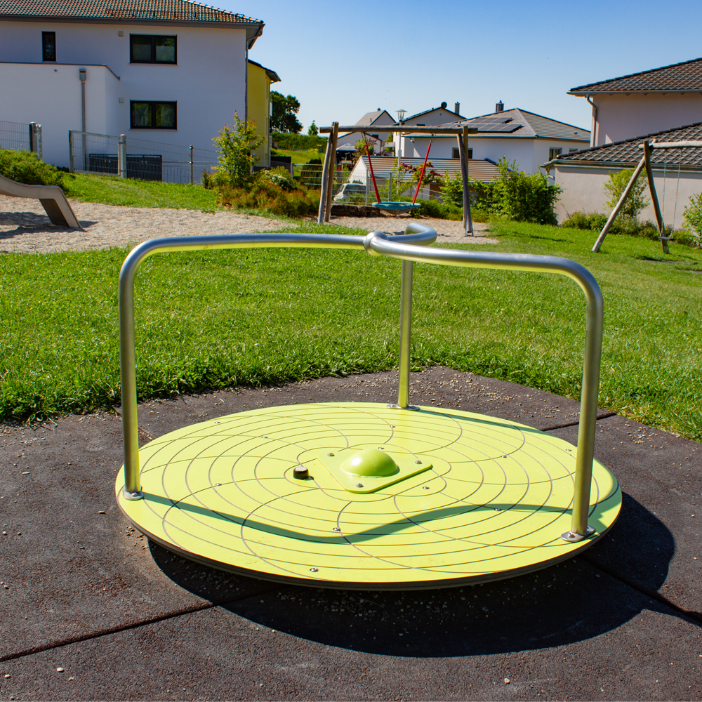 Karussell auf dem Spielplatz Röschenhof in Feuchtwangen