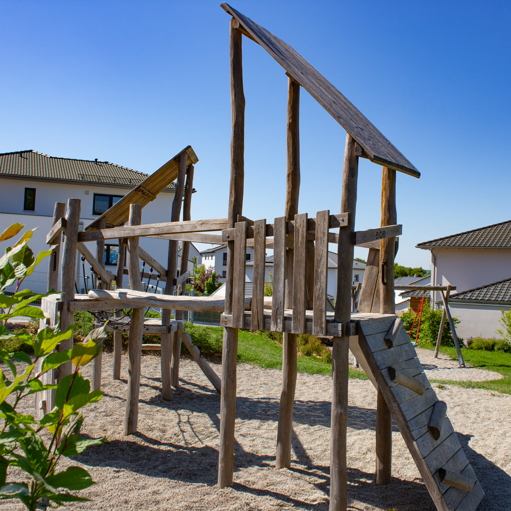 Klettergerüst auf dem Spielplatz Roeschenhof in Feuchtwangen