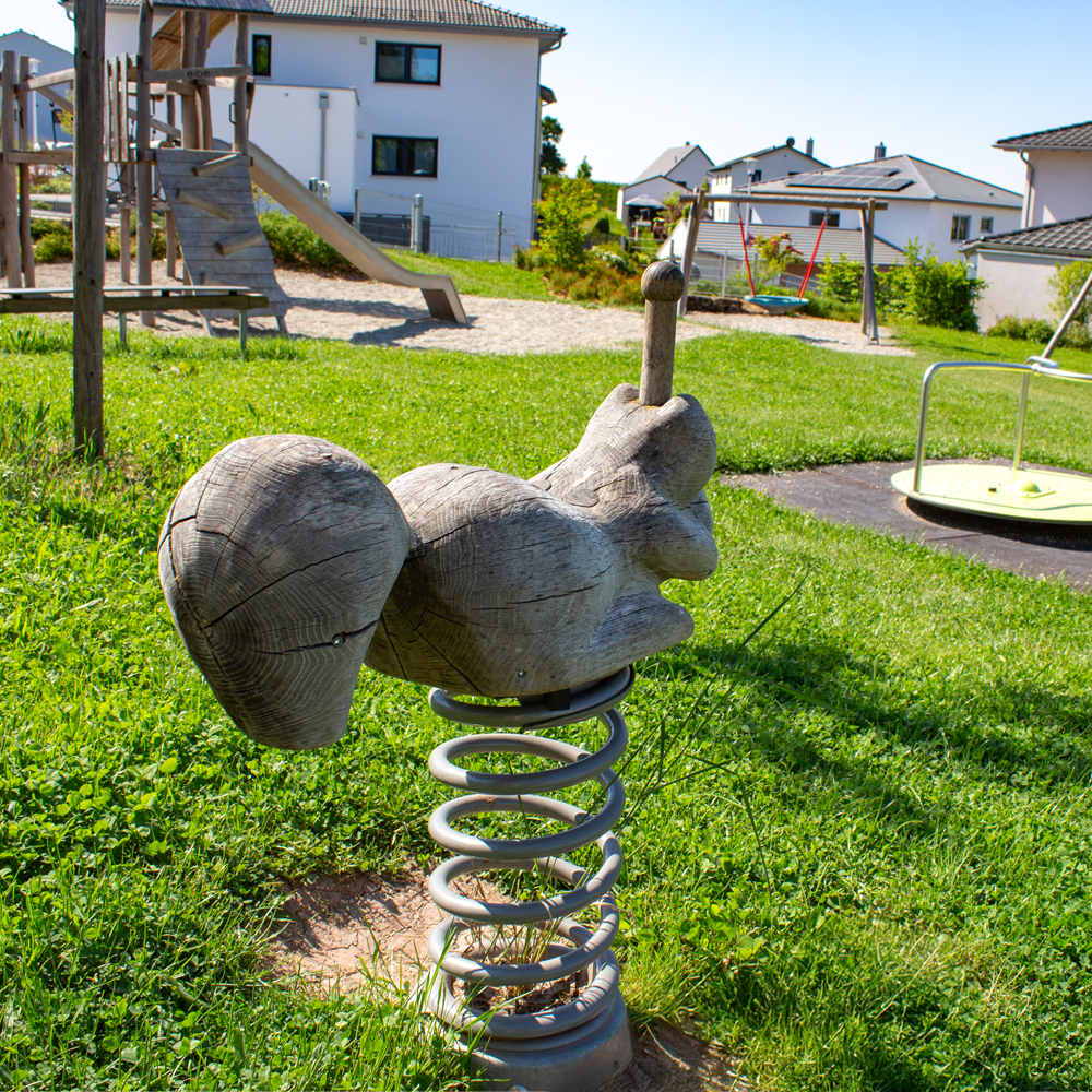 Federwippe auf dem Spielplatz Röschenhof in Feuchtwangen