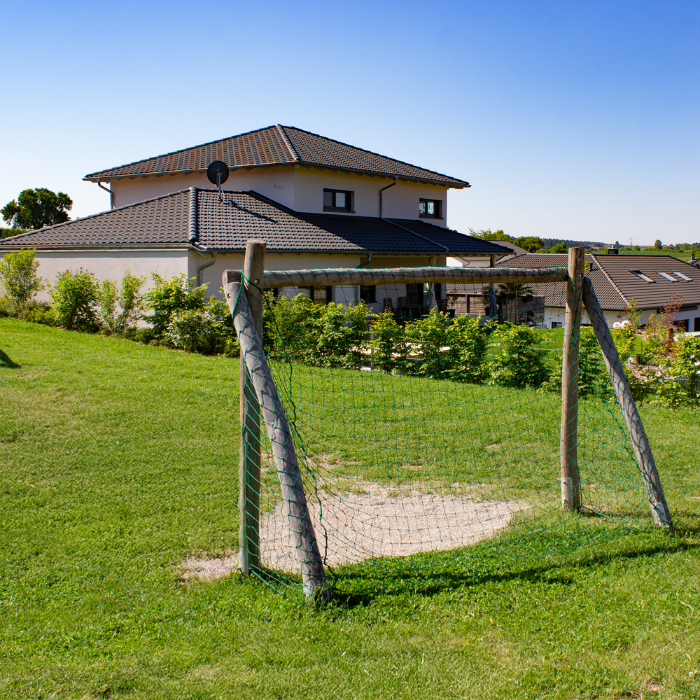 Fußballtor auf dem Spielplatz Röschenhof in Feuchtwangen