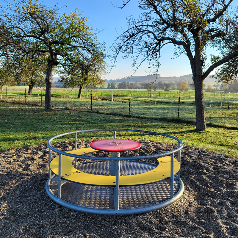 Spielplatz Alter Bahnhof Bockenfeld, Gebsattel: Das Drehkarussell