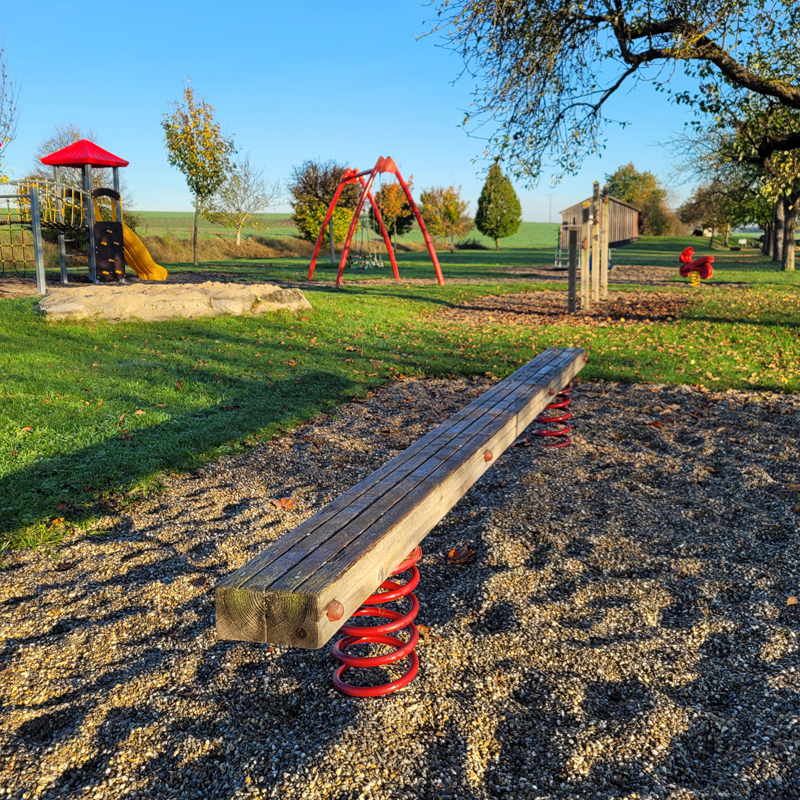 Spielplatz Alter Bahnhof, Gebsattel: Wackelbalken