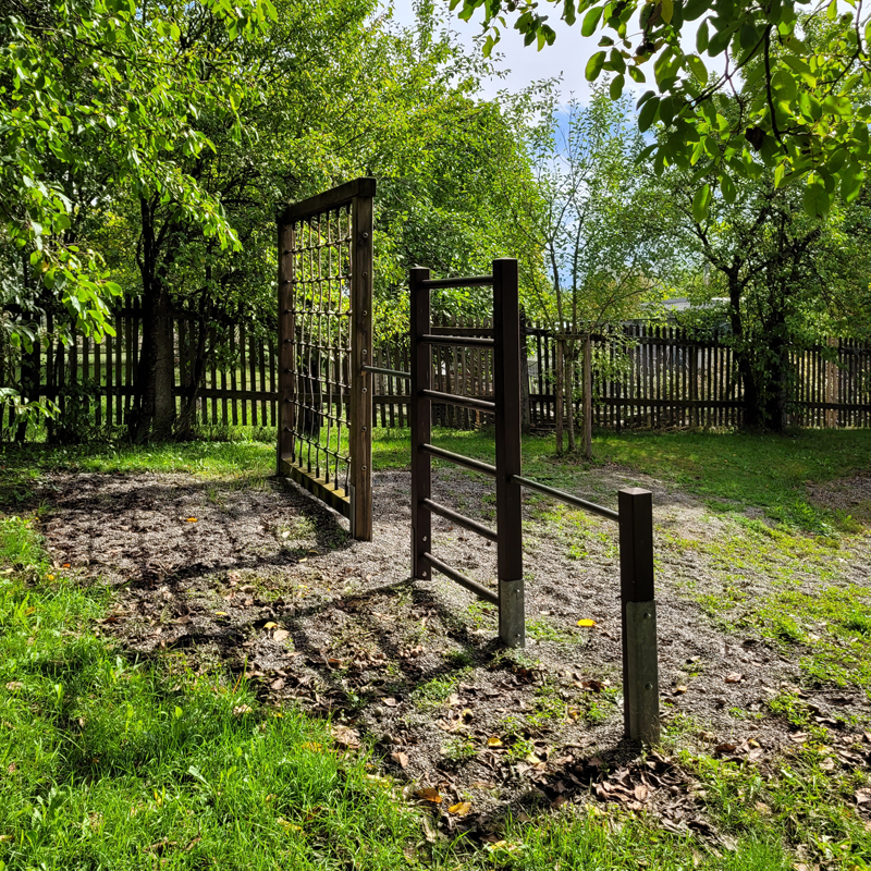 Spielplatz Am Kirchbuck, Schnelldorf Ortsteil Wildenholz: Klettergerüst