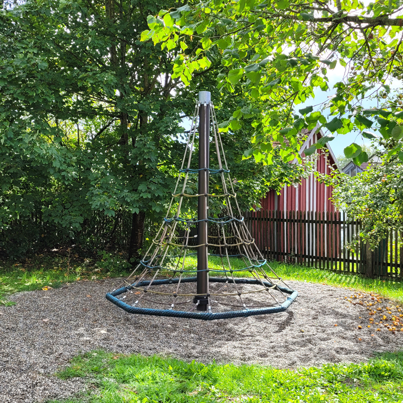 Spielplatz Am Kirchbuck, Schnelldorf Ortsteil Wildenholz: Kletterkarussell