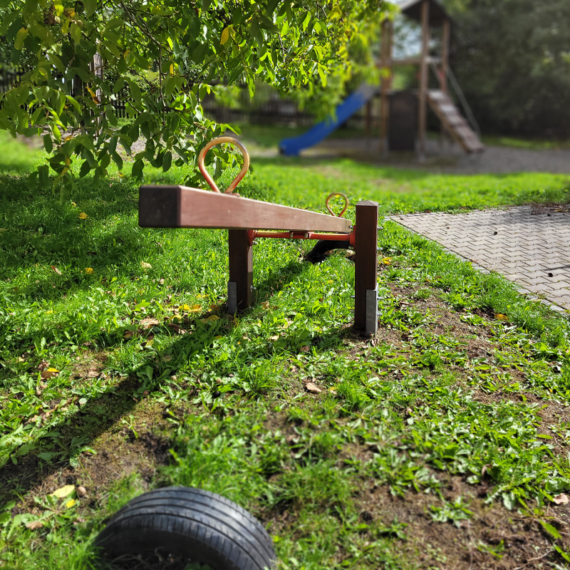 Spielplatz Am Kirchbuck, Schnelldorf Ortsteil Wildenholz: Wippe