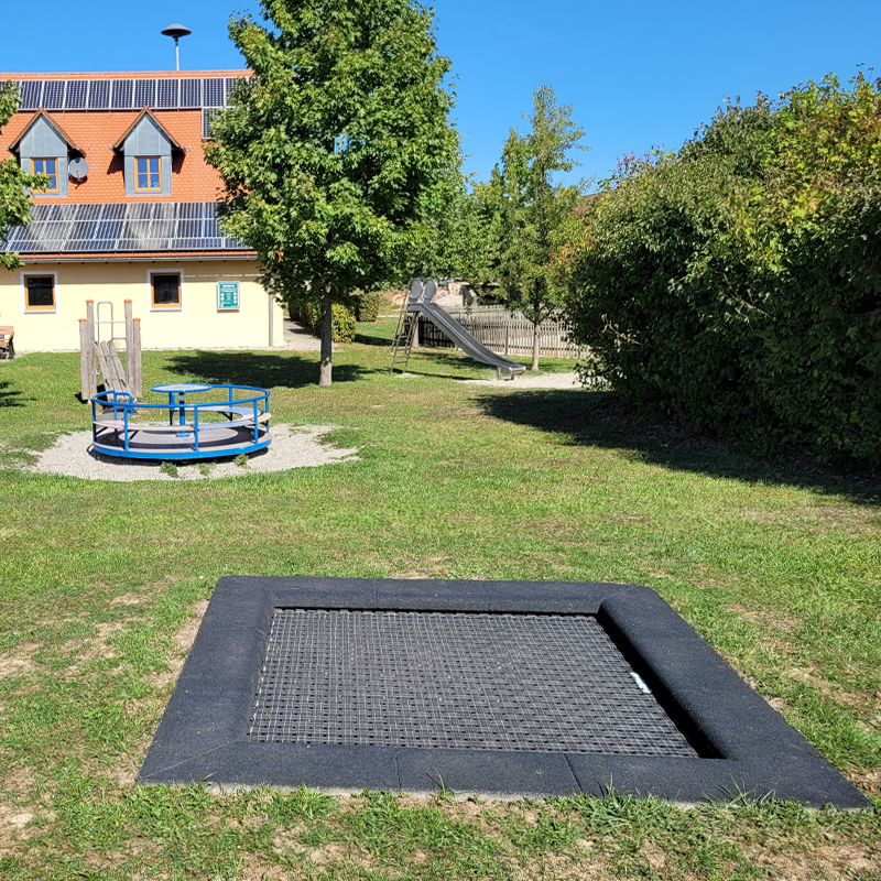 Spielplatz Dorfscheune Gailroth, Schnelldorf Ortsteil Gailroth: Bodentrampolin