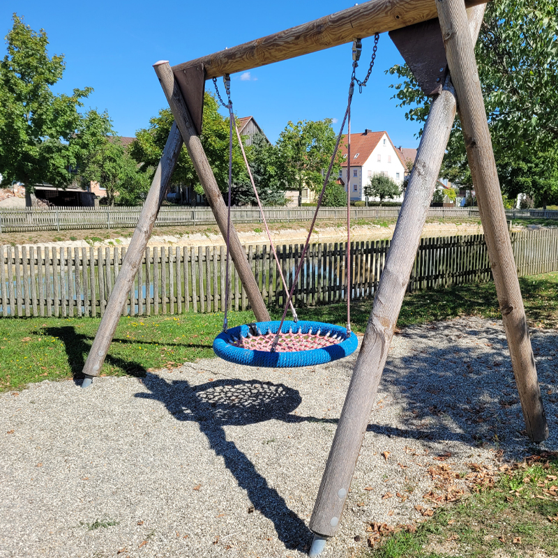 Spielplatz Dorfscheune Gailroth, Schnelldorf Ortsteil Gailroth: Nestschaukel