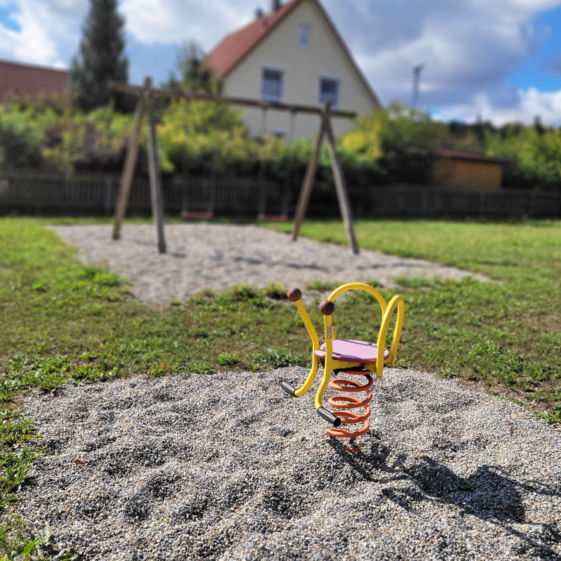 Spielplatz Dr.-Ernst-Weber-Straße, Schnelldorf Ortsteil Haundorf: Federwippe