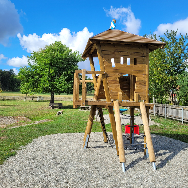 Spielplatz Dr.-Ernst-Weber-Straße, Schnelldorf Ortsteil Haundorf: Kletterturm