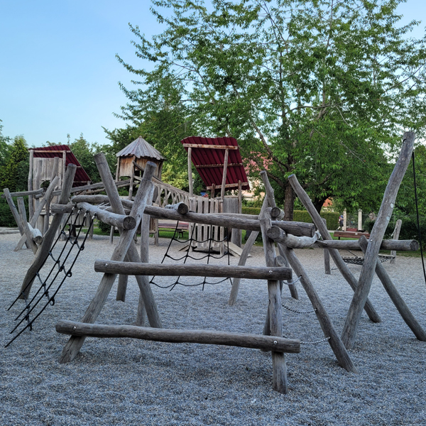 Spielplatz Hornburgweg Rothenburg ob der Tauber Klettermöglichkeiten soweit das Auge reicht
