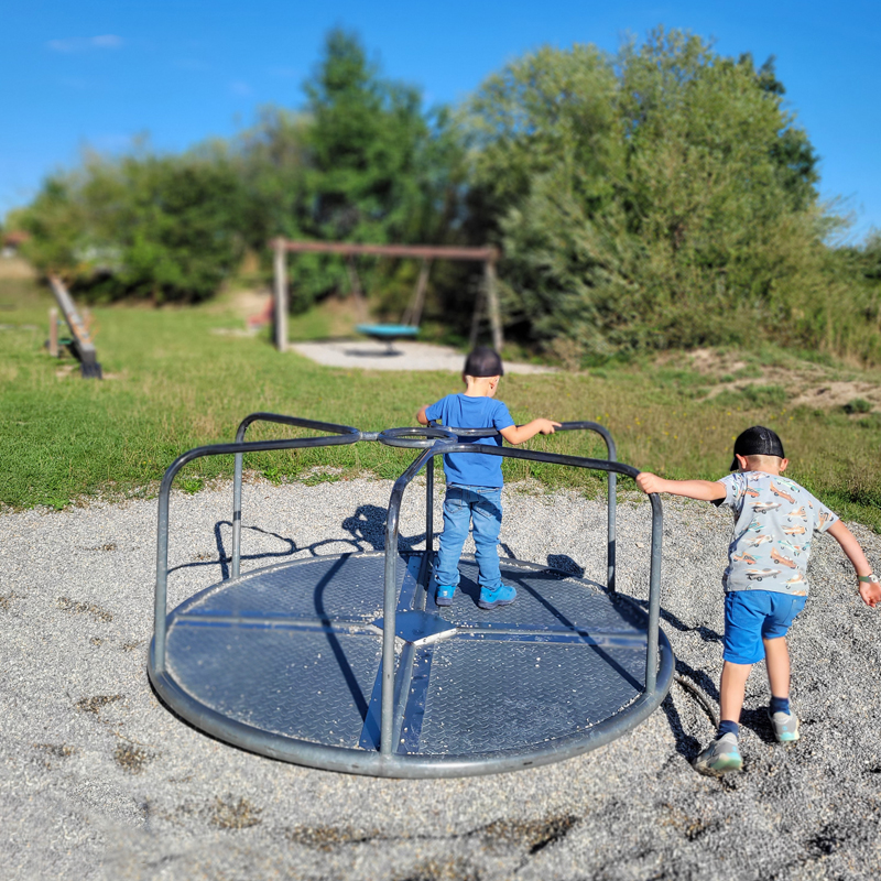 Spielplatz Kahbachweg, Schnelldorf: Stehkarusell