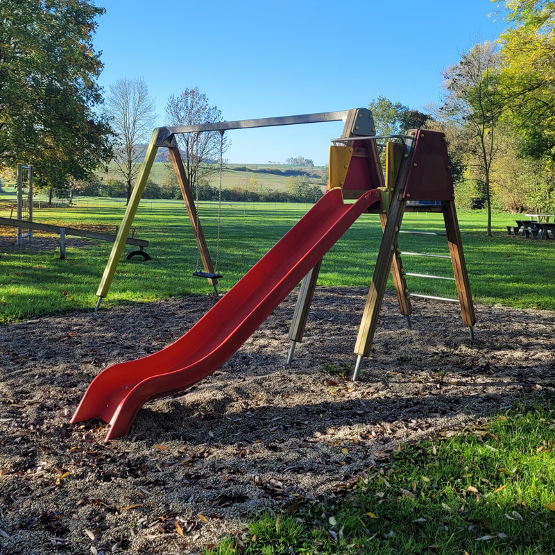 Spielplatz Kirnberg, Gebsattel: Rutsche & Schaukel im Doppelpack