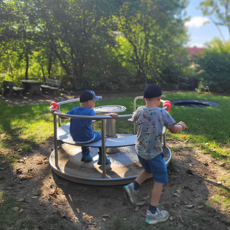 Spielplatz Pfarrgasse, Schnelldorf Ortsteil Oberampfrach: Drehkarusell