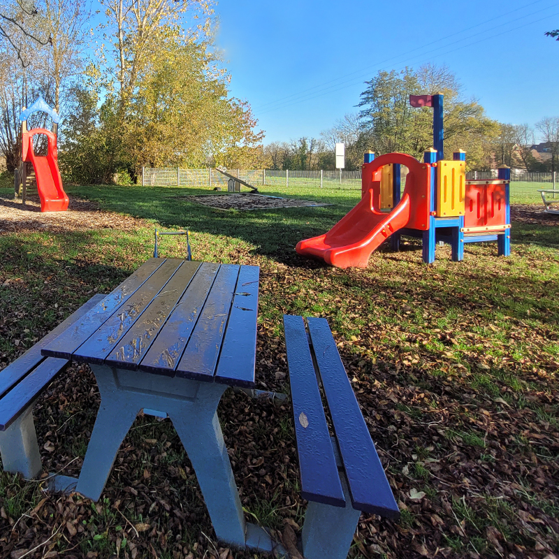 Spielplatz Rothenburger Straße, Gebsattel: Sitzgelegenheit