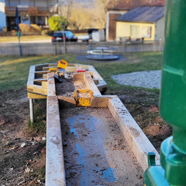 Der Spielplatz im Ortsteil Schafhof Wasserspiel