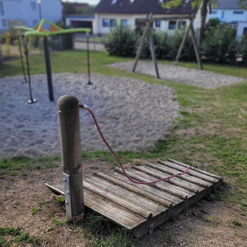 Spielplatz Schillingsfürster Straße, Schnelldorf: Kletterrampe mit Seil