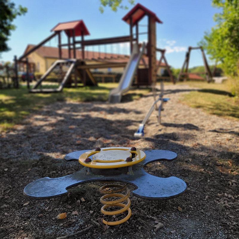 Spielplatz Schützenhaus, Schnelldorf Ortsteil Steinbach: Federwippe