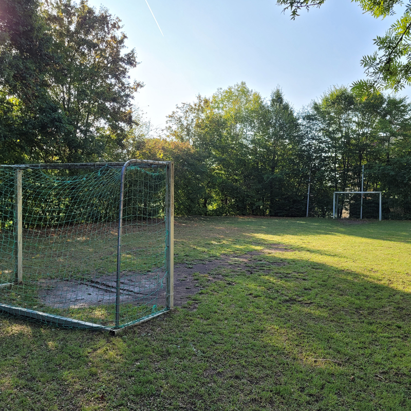 Spielplatz Seegasse Insingen: Viel Platz zum Fußball spielen