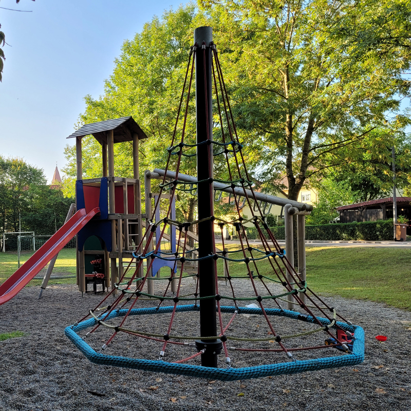 Spielplatz Seegasse Insingen Kletterkarussell