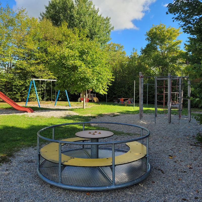 Spielplatz Sommerkellerstraße, Schnelldorf Ortsteil Unterampfrach: Drehkarussell