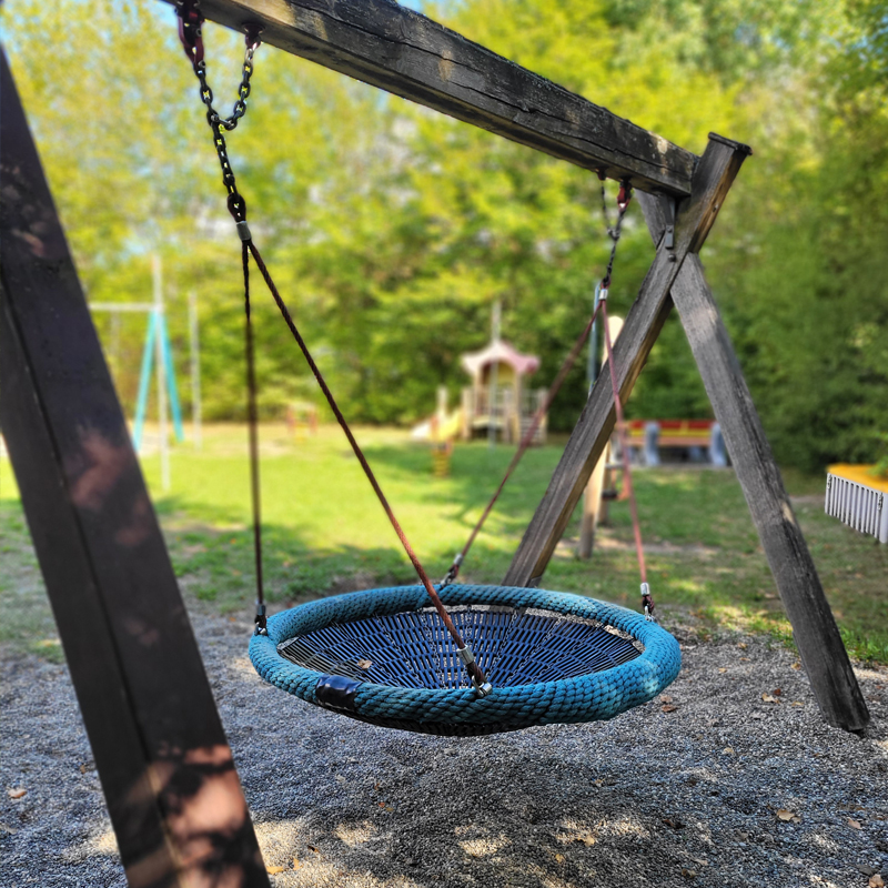 Spielplatz Sommerkellerstraße, Schnelldorf Ortsteil Unterampfrach: Nestschaukel